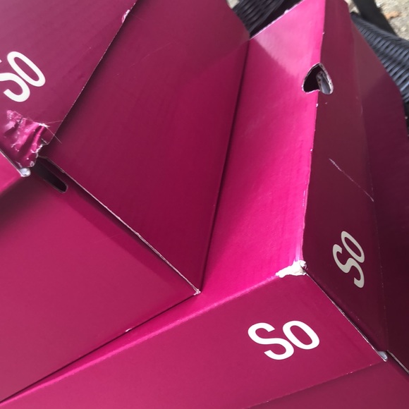 SOLD ON MERC Women’s Fall Brown flat boots - Picture 6 of 6